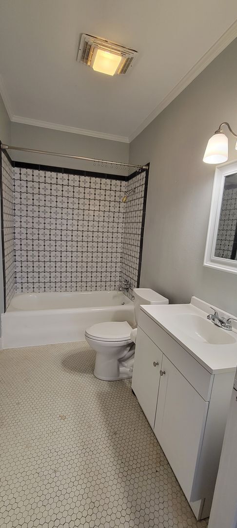 Building Photo - Gorgeous fully remodeled Craftsman style home in Highland Historic District!