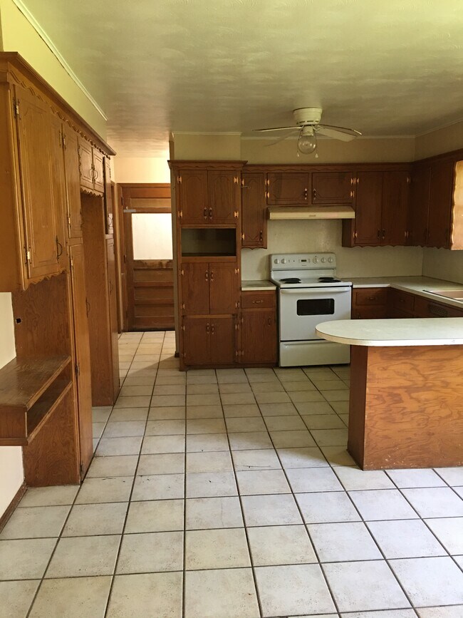 Kitchen - 1017 SW 67th St