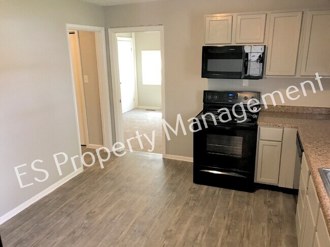 Building Photo - Cozy 3 Bedroom 1 Bathroom Ranch in Wayne township.