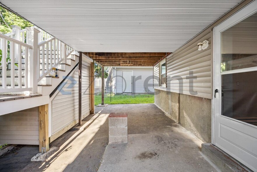 Building Photo - Unit 1