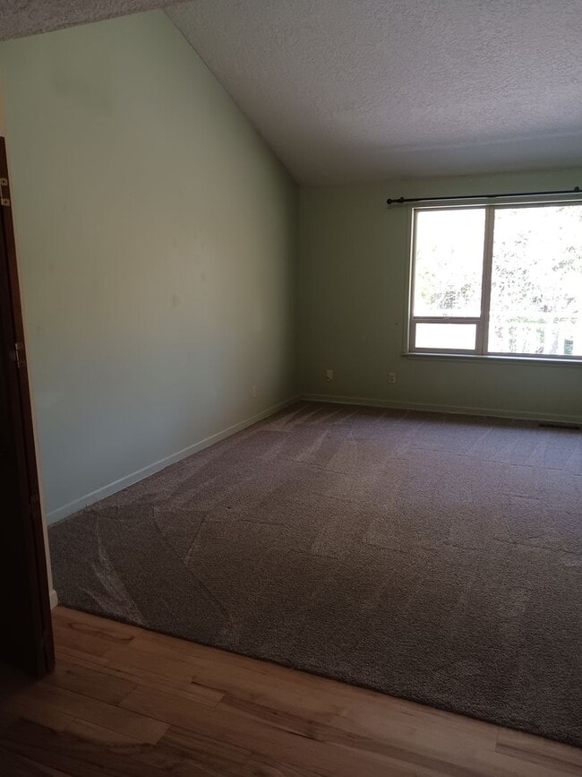 Building Photo - 708 Highland Dr