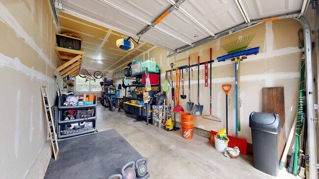 Building Photo - 821 Benson Ln