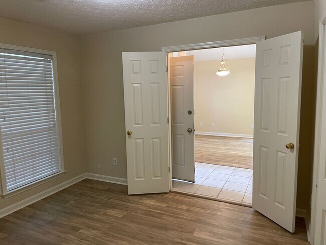 Building Photo - 618 Ridge Park Dr