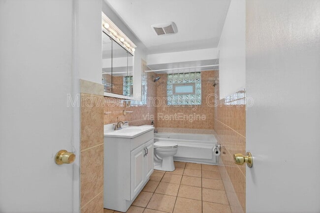 Building Photo - 2047 Goodale Ave