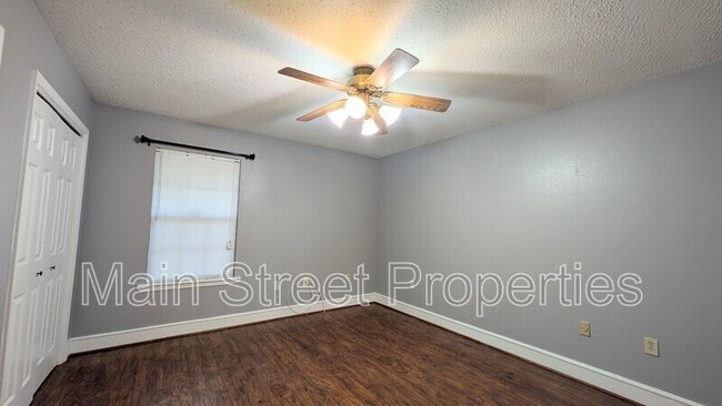 Building Photo - 912 Rentz Ave