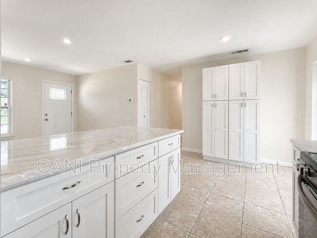 Building Photo - 601 Catwood Dr