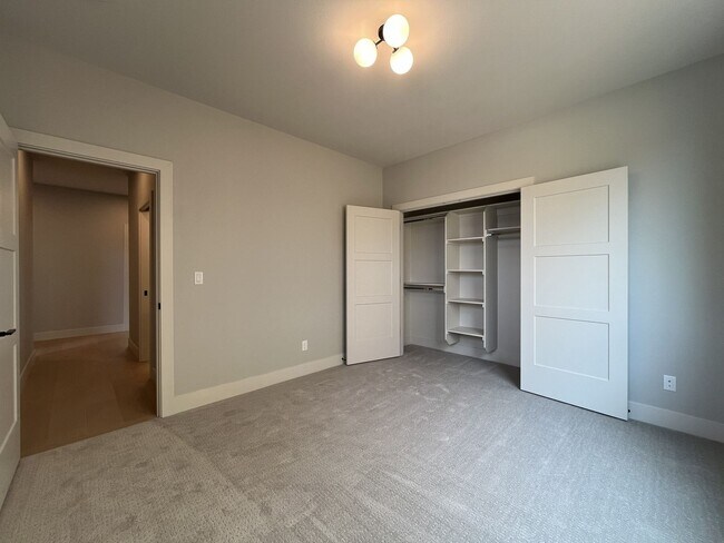 Building Photo - 17402 NW Lone Rock Dr