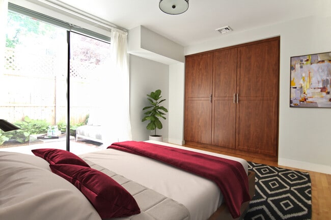 Building Photo - 54 Trowbridge St