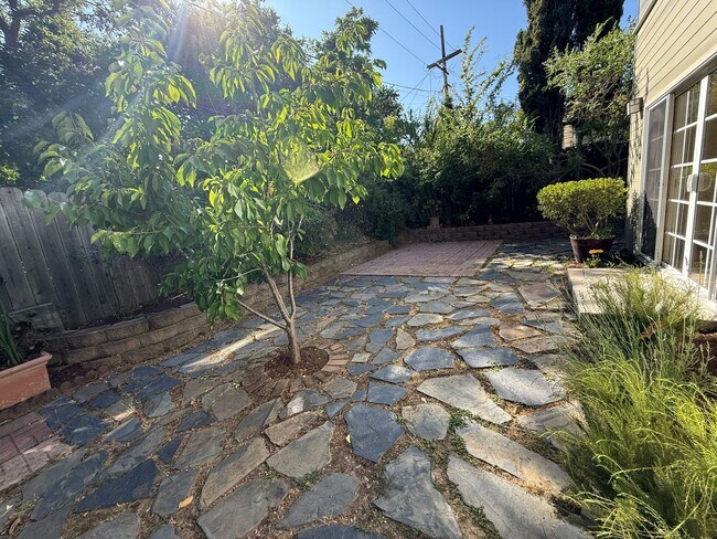 Building Photo - ? Elegant & Expansive Redwood City Home – ...