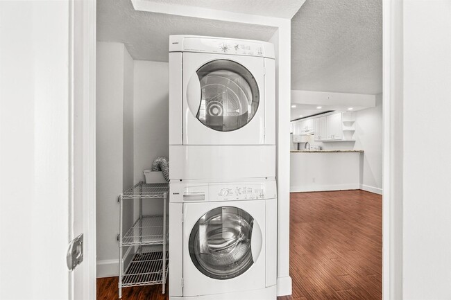 Building Photo - 15 Royal Palm Way