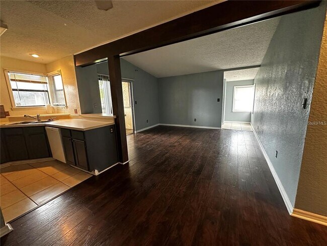 Building Photo - 2942 Antique Oaks Cir