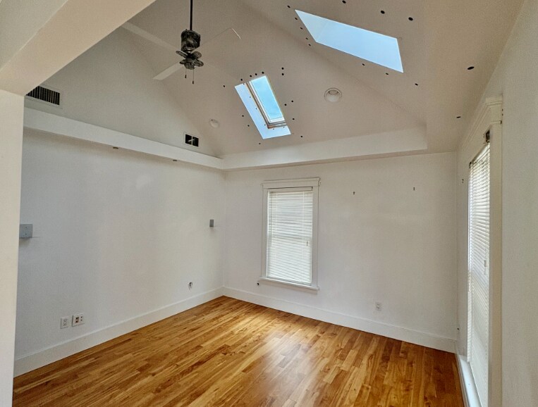 Building Photo - 7 Standish St