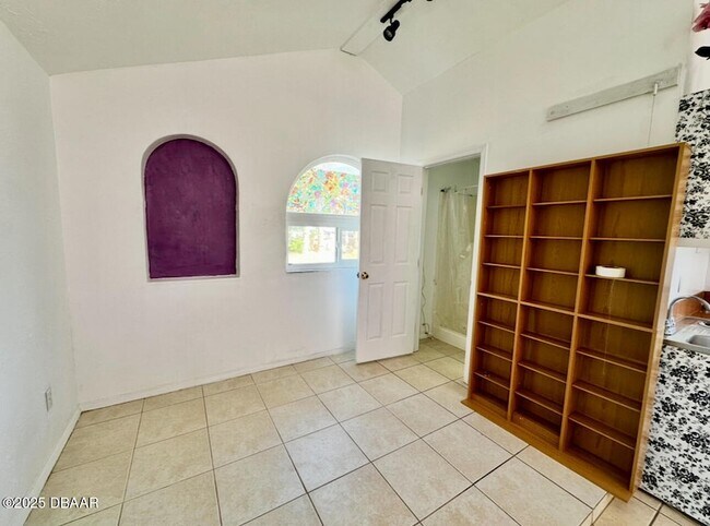 Building Photo - 1104 Jacaranda Ave