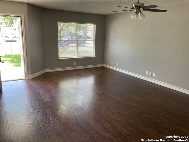 Building Photo - 8338 Bent Meadow Dr