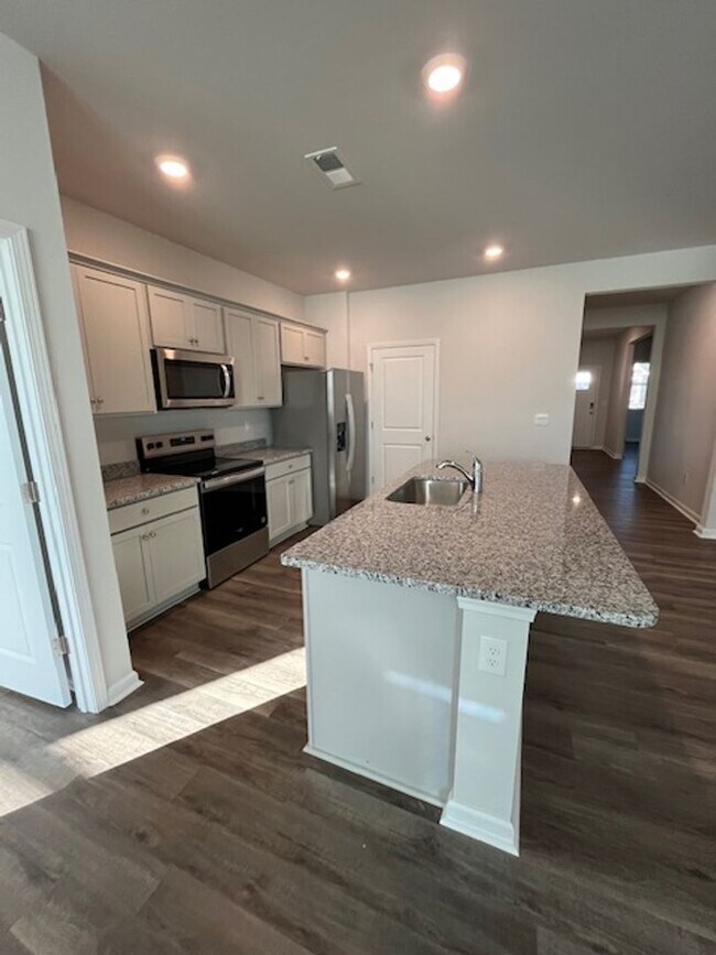 Building Photo - Welcome to your dream home in the heart of Leland, NC.