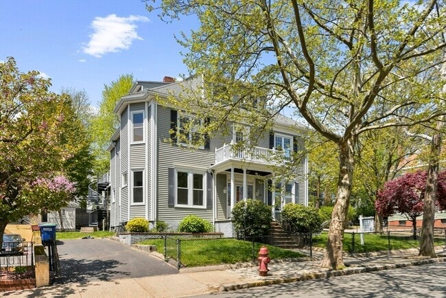 Building Photo - 156 Sycamore St