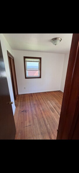 Building Photo - 709 Porter St