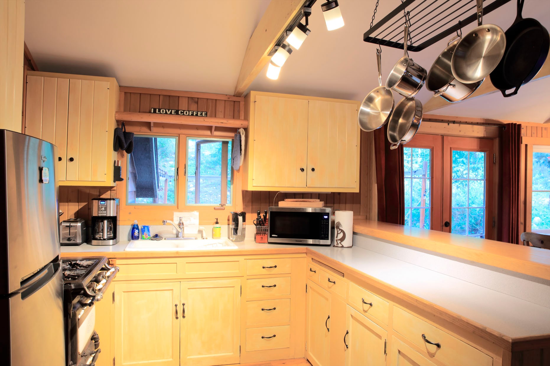 Kitchen Area - 2927 Riverside Dr