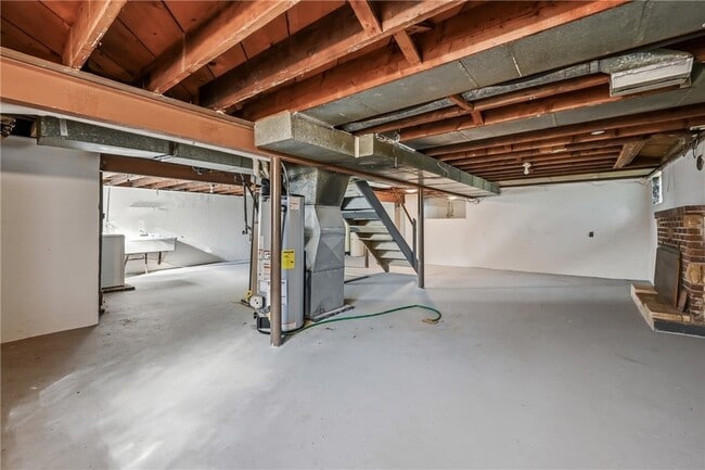 Building Photo - 1060 S Hermitage Rd