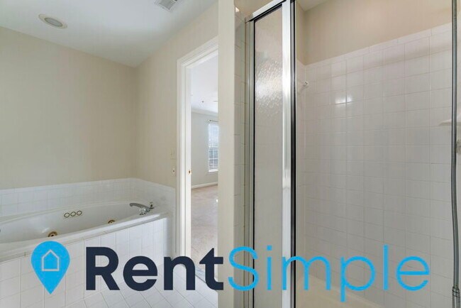 Building Photo - 3631 Madison Ln