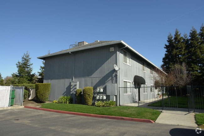 Building Photo - 9014 Thornton Rd