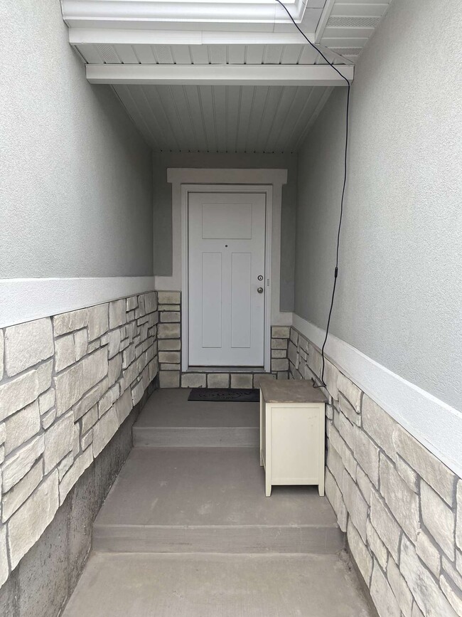 Building Photo - 546 E 625 S