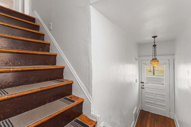 Building Photo - 2607 Robertson Ave