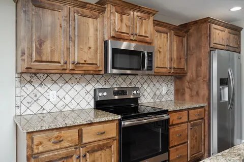 Building Photo - 4662 Oneida Dr