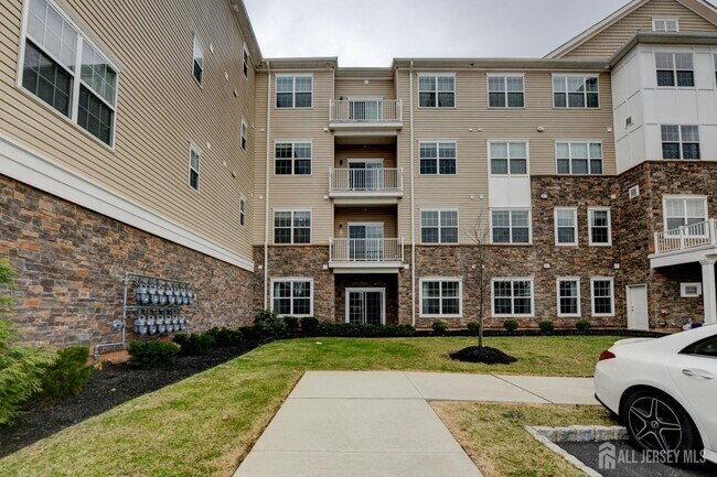 Building Photo - 722 Lorhan Dr