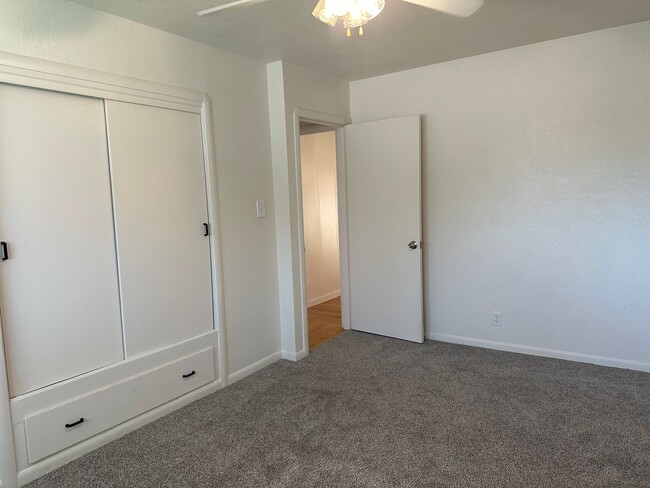 Building Photo - $400 off first months rent!