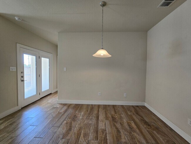 Building Photo - 727 Gristmill Dr