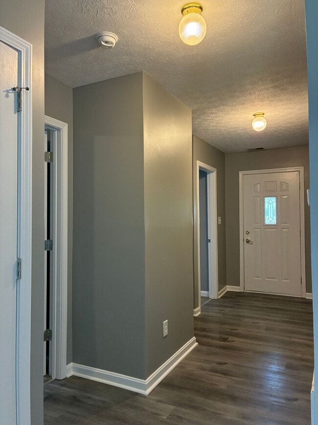 Building Photo - 102 Sparrow Ct