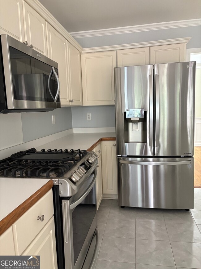 Building Photo - 6221 Woodlore Dr NW