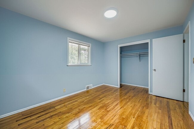 Building Photo - Charming, Recently Updated 3 Bed West Seat...