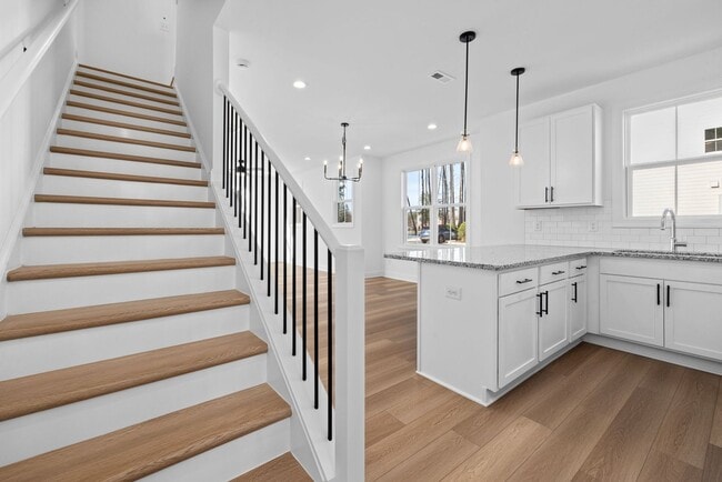 Building Photo - Newly Built 4BD, 3.5BA End-Unit Raleigh To...