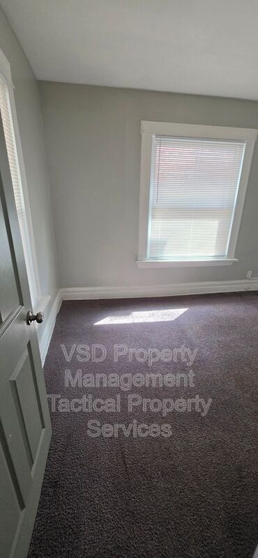 Building Photo - 8204 Vineyard Ave