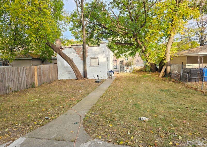 Building Photo - 121 N Menard Ave