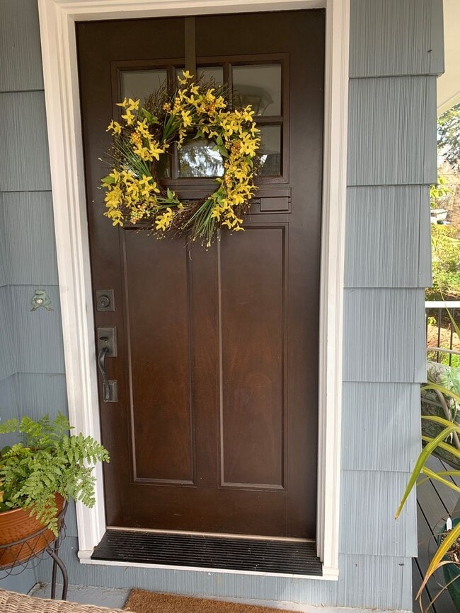 Building Photo - 541 Riverview Dr NW