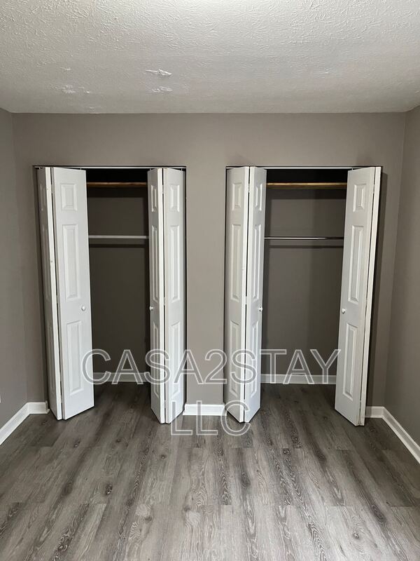 Building Photo - 411 Iowa Ave