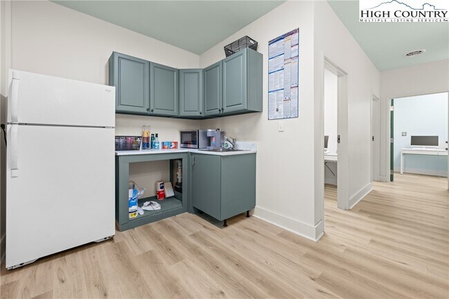 Building Photo - 610 State Farm Rd