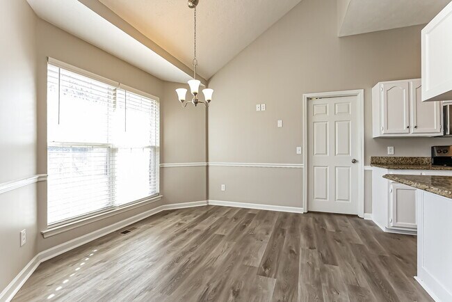 Building Photo - 136 S Birchwood Dr