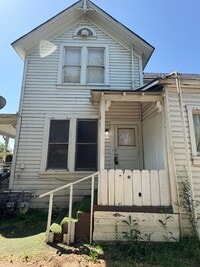 Building Photo - Cozy Upstairs Unit in Dinuba Near Shopping Center coming soon!