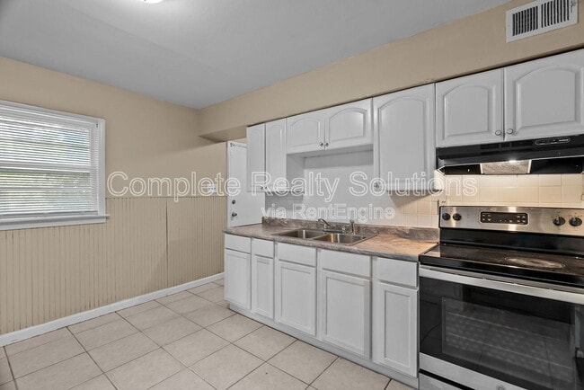 Building Photo - 1132 Redman Blvd