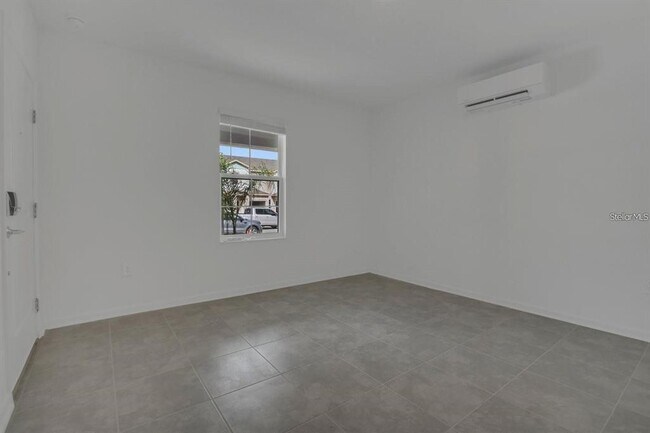 Building Photo - 2649 Armstrong Ave