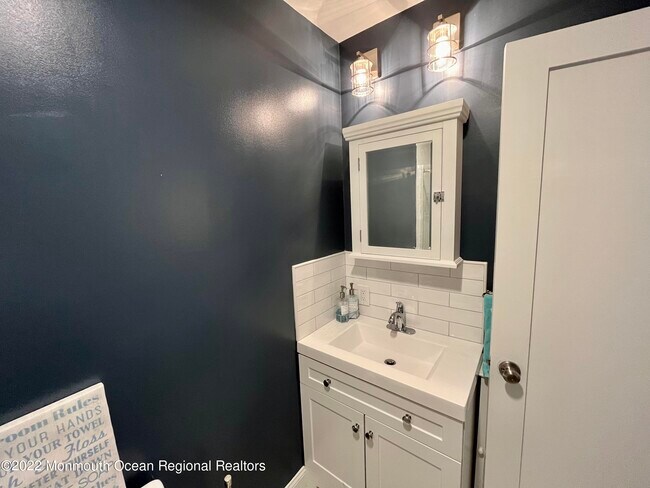 Building Photo - 218 Marine Pl