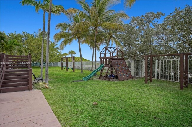 Building Photo - 4747 Collins Ave