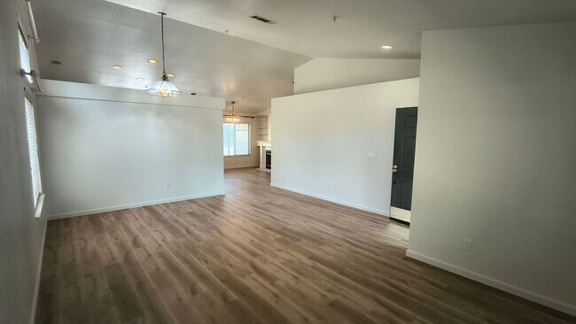 Building Photo - Brand New Flooring and FRESH Paint - SPACIOUS 3 BEDROOM HOUSE IN LIVERMORE!!!