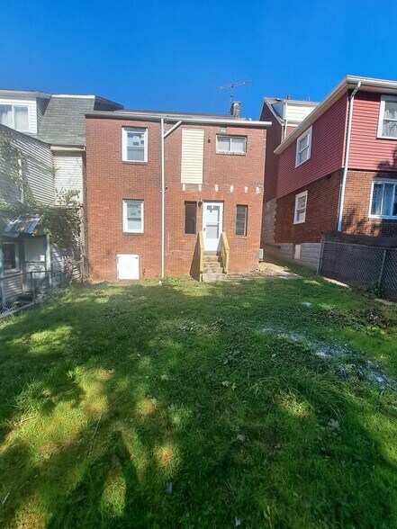 Building Photo - 326 Church Ave