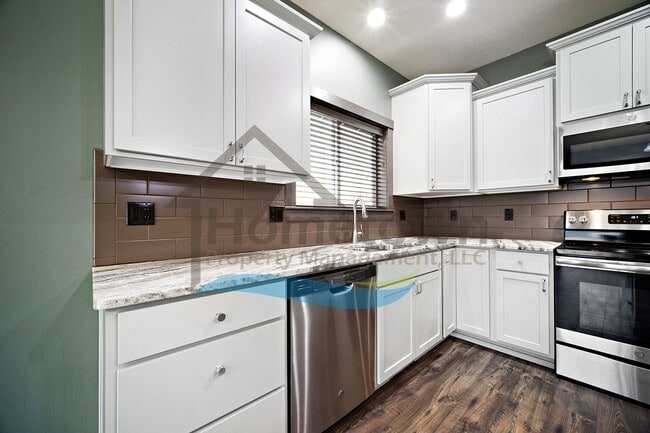 Building Photo - 3 Bedroom 2 Bathroom Home with Attached 3 Car Garage Available in Coeur d'Alene!