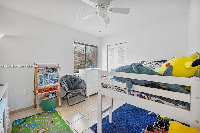 Building Photo - 241 W Park Dr